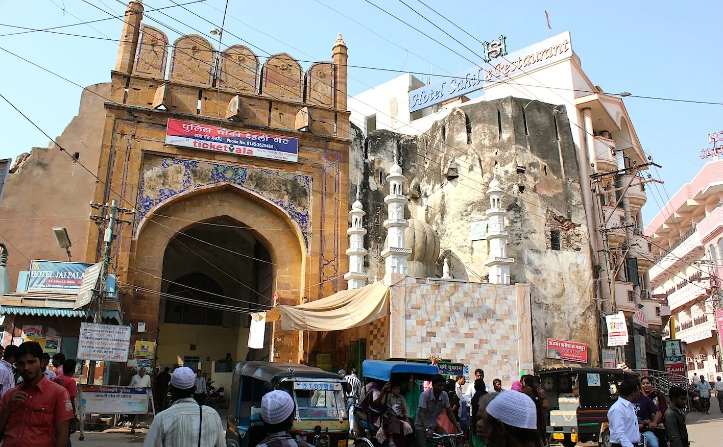 Delhi taxi service by Apple Ramble Tour & Travels
