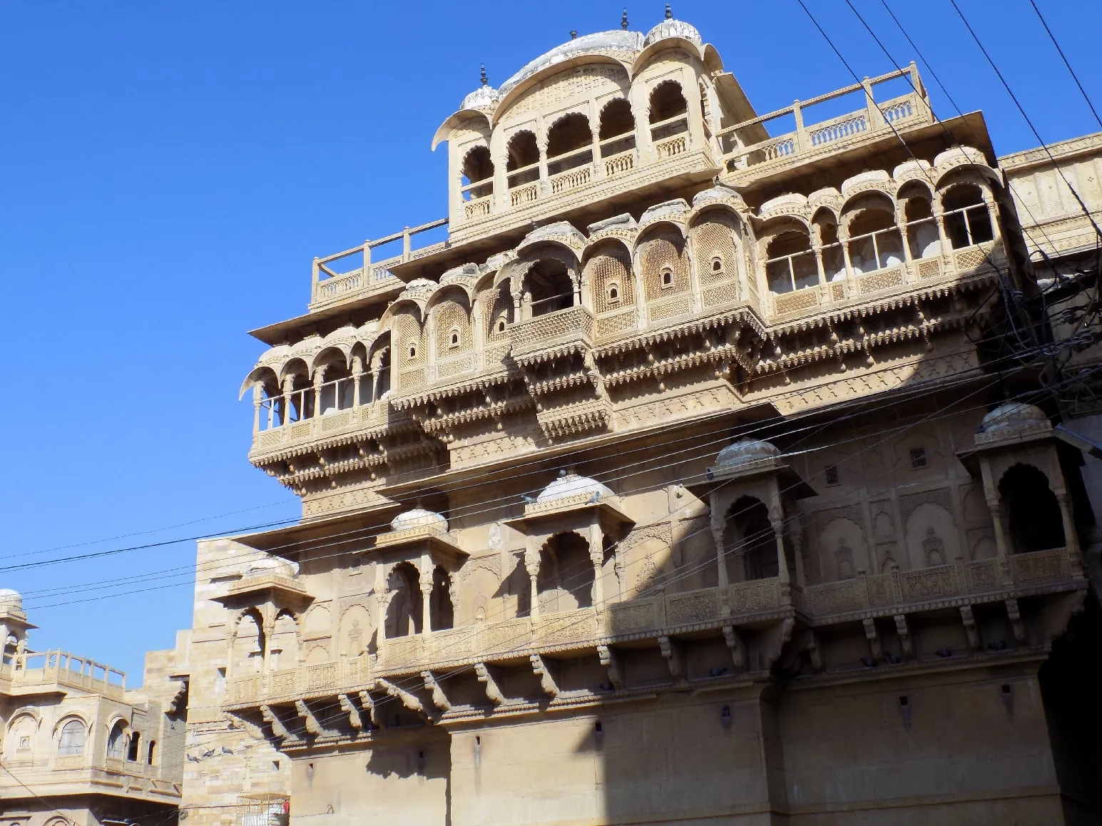 Jaisalmer sightseeing — Jaisalmer Fort, Patwon Ki Haveli, Sam Sand Dunes