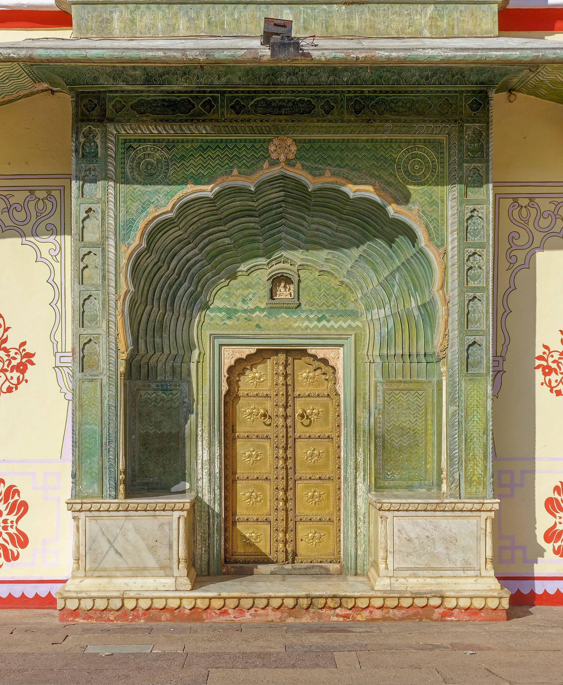 Taxi and car rental service across Rajasthan with Apple Ramble